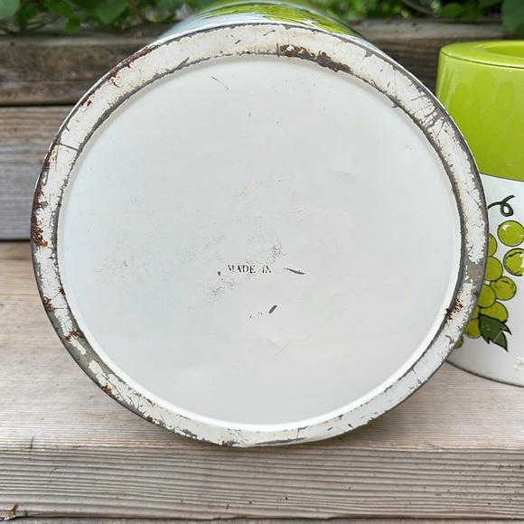 Set of 2 Retro Avocado Green Metal Kitchen Canisters With Grape Motif - Picture 7 of 16